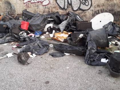 Le immagini del degrado di Fuorigrotta